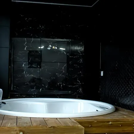 Le Seaside - Love Room Jacuzzi Et Day Use - Parc Des Expos Bourget, Cdg 15 Min Le Blanc-Mesnil