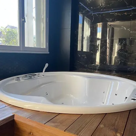 Apartamento Le Seaside - Love Room Jacuzzi Et Day Use - Parc Des Expos Bourget, Cdg 15 Min